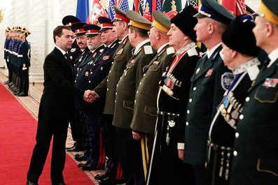 Дмитрий Медведев вручил знамена войсковым казачьим обществам